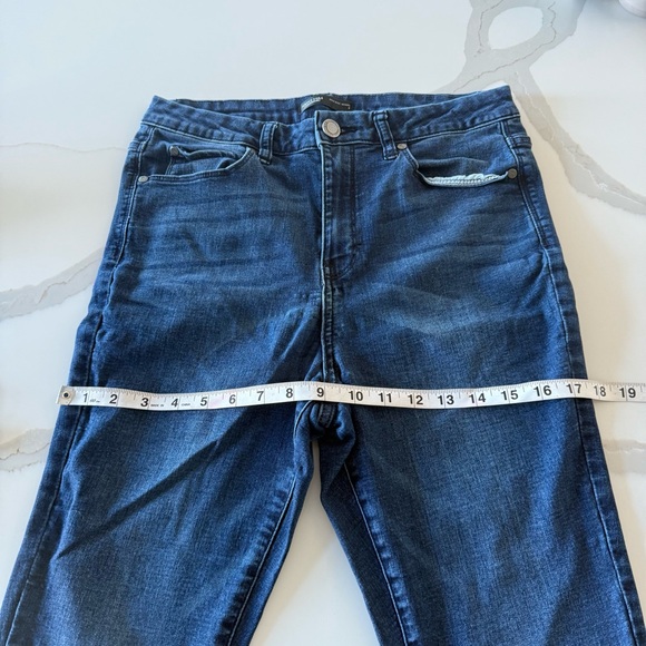 3/$20 ⚡️ Simply Vera Vera Wang Stretch High-Waisted Dark Wash Skinny Jeans - Picture 13 of 15